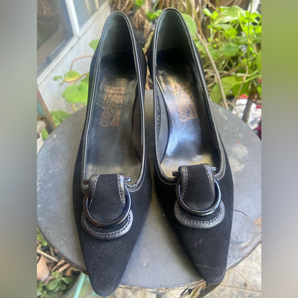Salvatore Ferragamo Rasia Black Women's Pumps. 7 1/2.